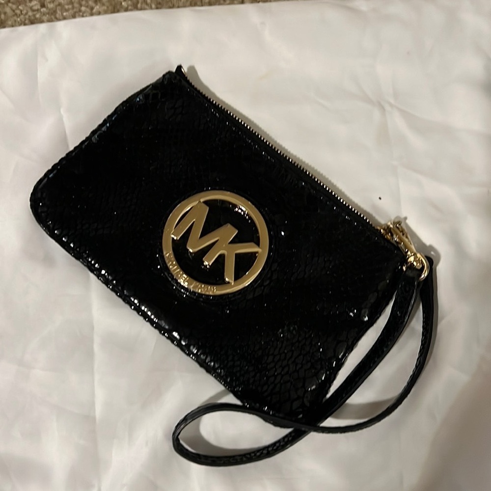 Micheal Kors wristlet